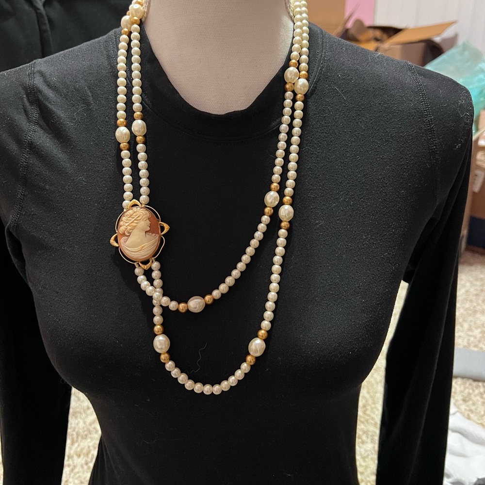 Pearl and bead necklace with cameo broach